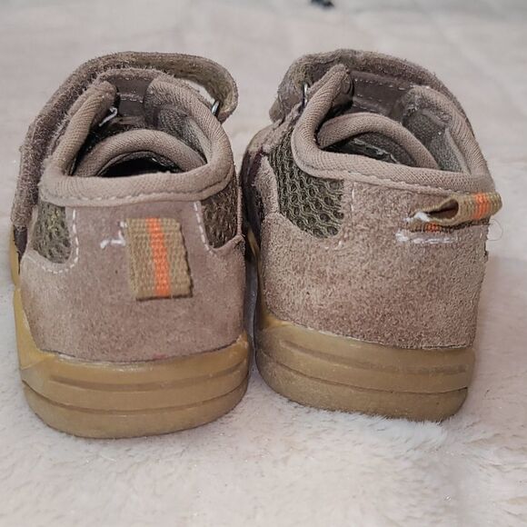 Oshkosh Tan Suede Mesh Sneakers Velcro Straps 4 Toddler Tennis Shoe Easy On Baby - Picture 4 of 8